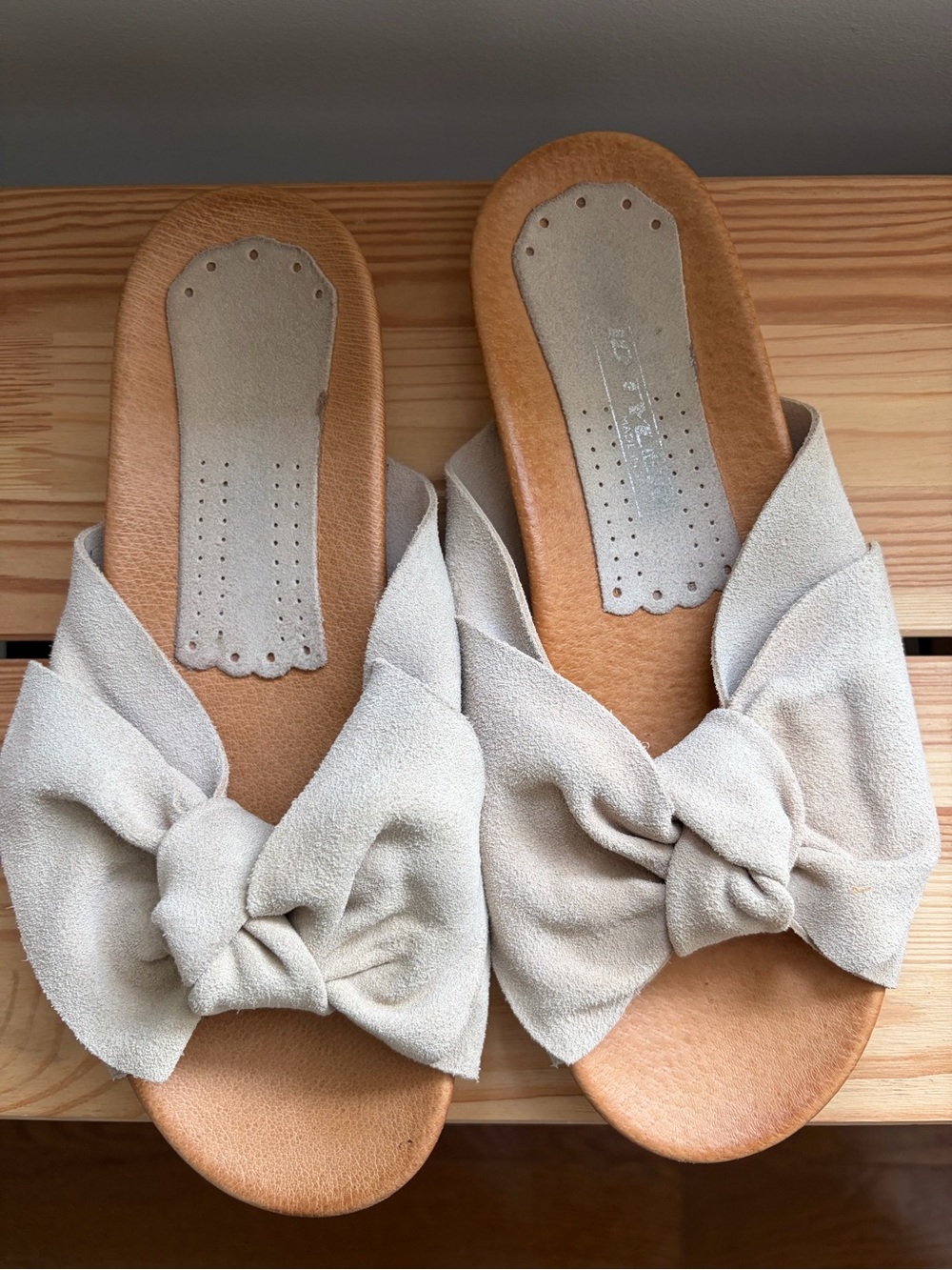 Womens Neutral Knot Bow Vintage Slide Sandals - Cream
